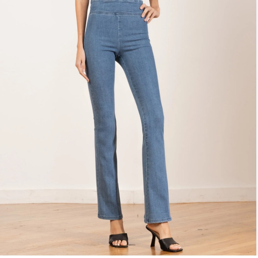 Avenue Montaigne Fame Mid-High Ultra Flare Jeans Lightwash Designer Blue Jeans - Picture 6 of 6